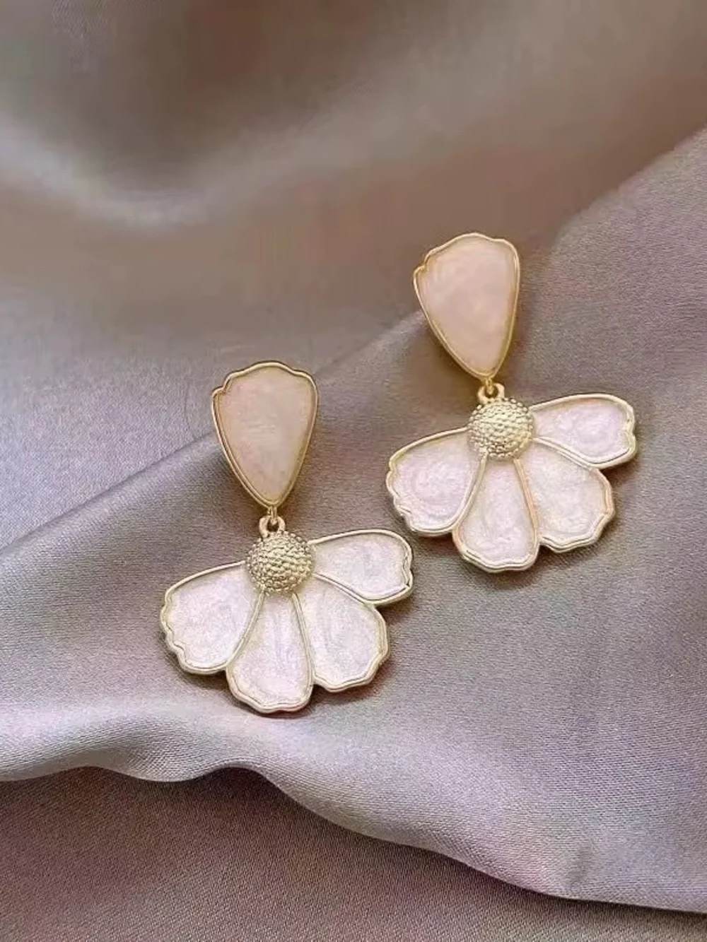 ***Delicate White Petal Drop Earrings - Gold Trim